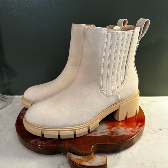 Elegant Cream Ankle Boots - Picture 1 of 3